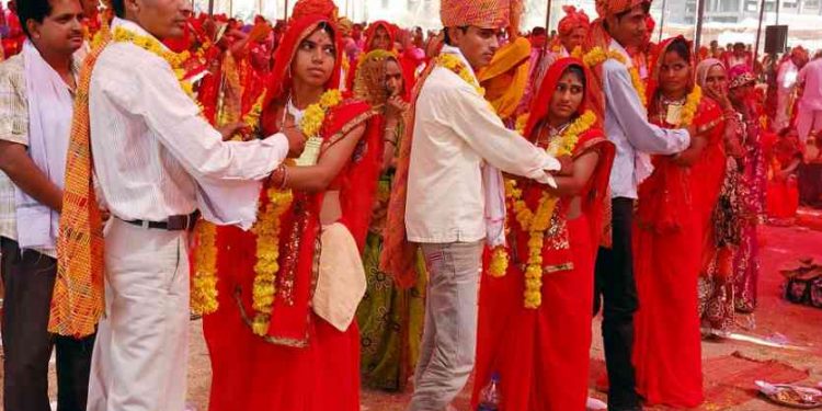 hindi.mensdayout.com